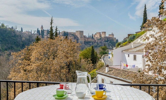 Albaicin House | Stunning private villa for 4 guests with WIFI, TV and terrace
