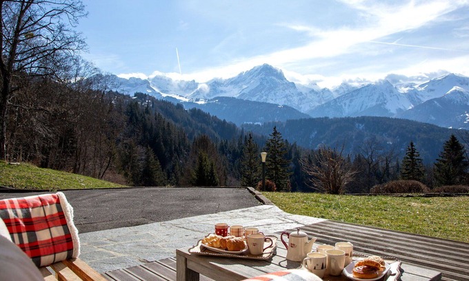 Chesieres House | Stunning private villa for 8 guests with hot tub, WIFI, TV and balcony