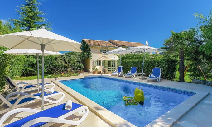 Zminj House | Stunning private villa for 6 people with private pool, A/C, WIFI, TV and terrace