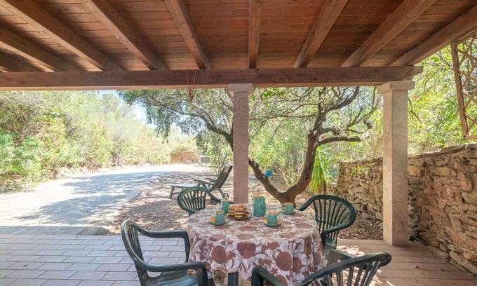 Tiriddo House | Stunning private villa for 8 guests with WIFI, TV, patio and parking