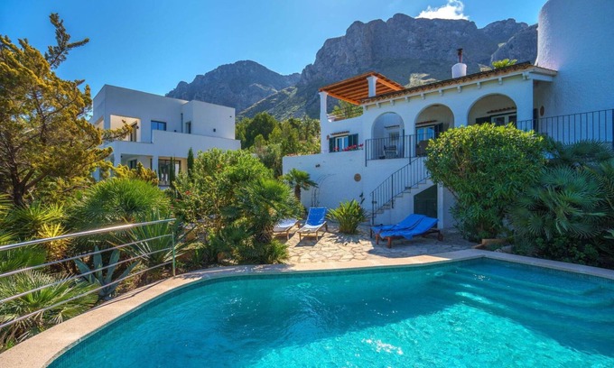 Betlem de Marina Villa | Stunning private villa for 6 people with private pool, WIFI, A/C, TV and patio