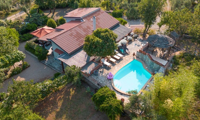 Itri Villa | Stunning private villa for 8 guests with WIFI, private pool, TV, patio, pets allowed and parking