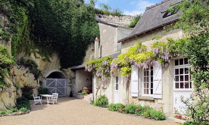 Luynes House | Stunning private villa for 2 guests with WIFI, TV, terrace and parking