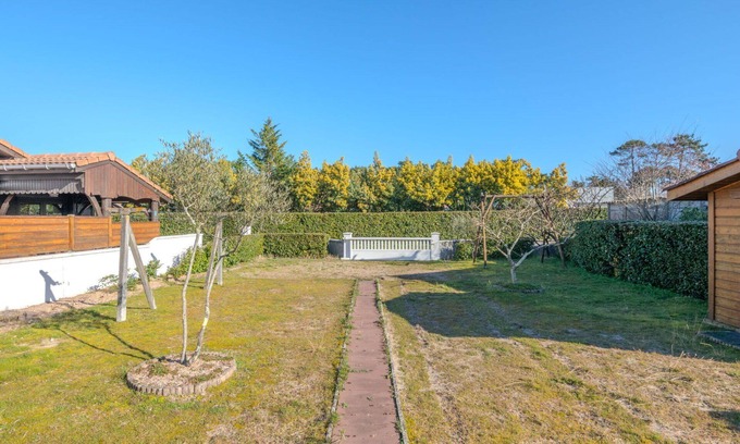 Mimizan House | Stunning private villa for 5 guests with WIFI, TV, terrace and pets allowed