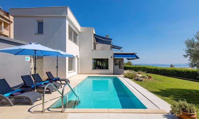 Rubesi Villa | Stunning private villa for 10 people with private pool, WIFI, A/C, TV and terrace