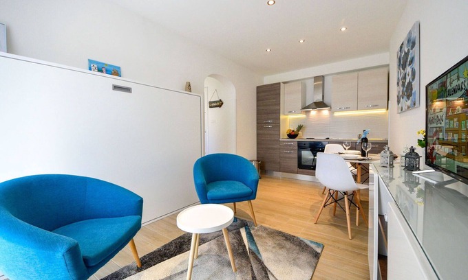 Rijeka House | Stunning private villa for 2 guests with A/C, WIFI, TV and terrace