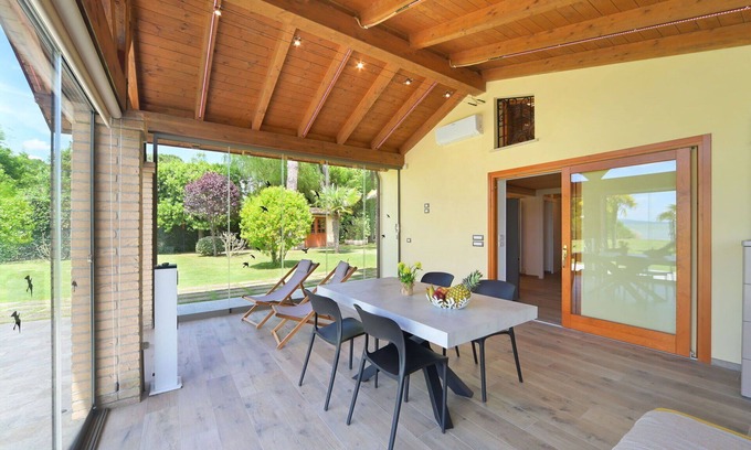 San Feliciano House | Stunning private villa for 5 people with WIFI, A/C, TV, terrace, pets allowed and parking
