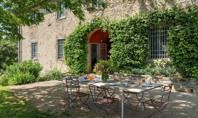 Vicchio Villa | Stunning private villa for 10 people with TV and pets allowed