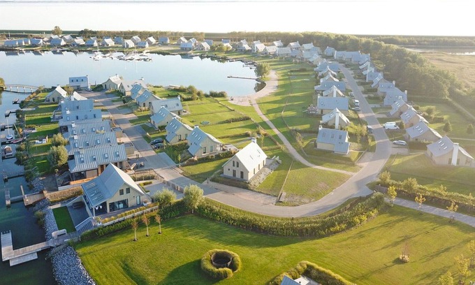 Tholen House | Stunning private villa for 12 guests with WIFI, TV, terrace and parking