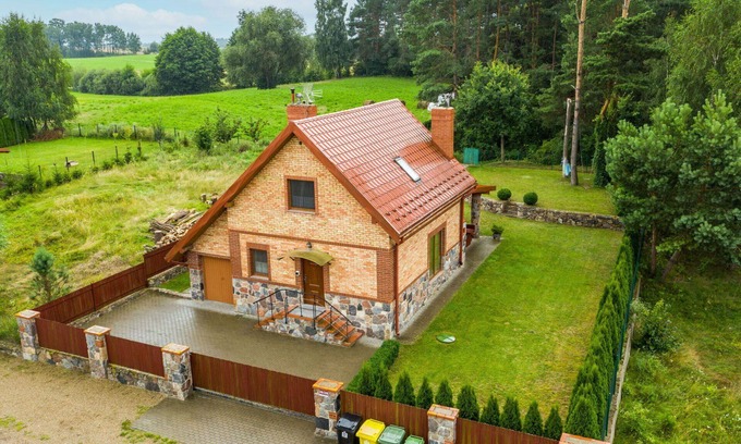 Kalinowo House | Stunning private villa for 8 guests with WIFI, TV, terrace and pets allowed