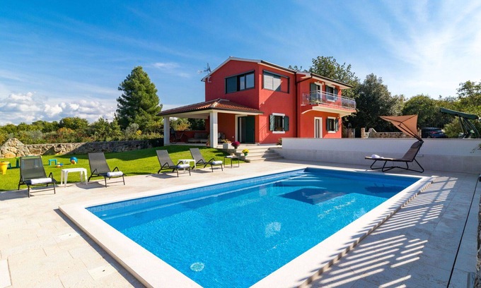 Peroj House | Stunning private villa with A/C, WIFI, private pool, TV, terrace, pets allowed and panoramic view