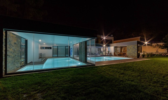 Charneca de Caparica e Sobreda Villa | Stunning Villa with Outdoor pool and heated Indoor pool, next to great beaches