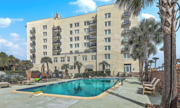 South of Broad Condo | Stunning Riverfront Condo South of Broad