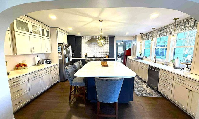 Huron House | Stunning Sandcastle in Chaska Beach - Sleeps 17