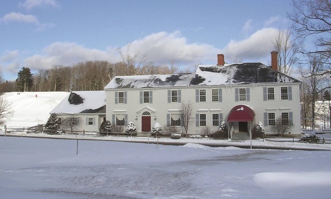 Francestown Resort | Stunning & Scenic 2BR w/ Resort Pool Near Ski Area