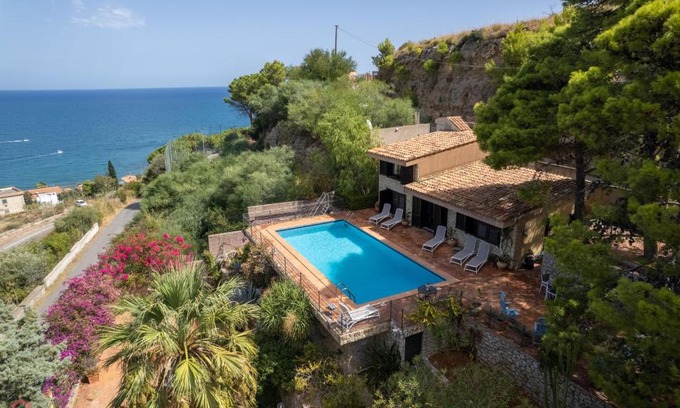 Torre Colonna-sperone Villa | Stunning seaview villa