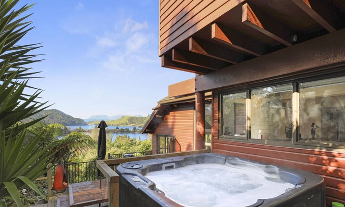 Lake Okareka House | Stunning Secluded Lake Views - 4 Bedrooms with Spa and Lake Views