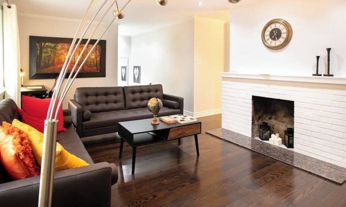 Richmond Hill House | Stunning Single Level 3BR Home with Parking