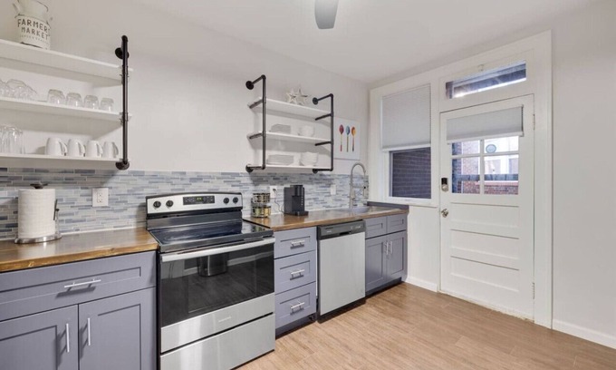 St. Louis Apartment | Stunning & Spacious Apt! Great 4 long stays!