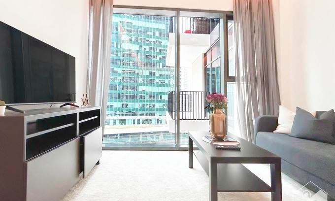 Downtown Dubai Apartment | Stunning & Spacious Studio Balcony & View Dubai