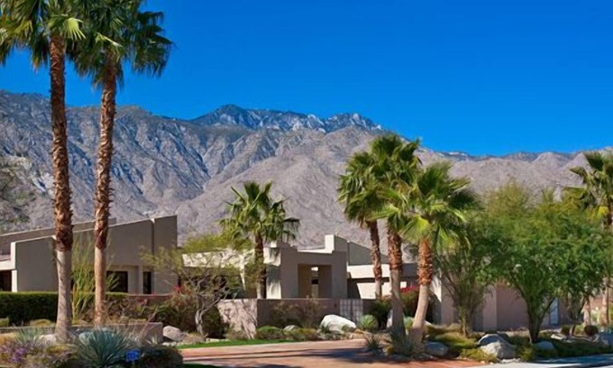 Palm Springs House | Stunning Stan Sackley Desert Contemporary Vacation Home
