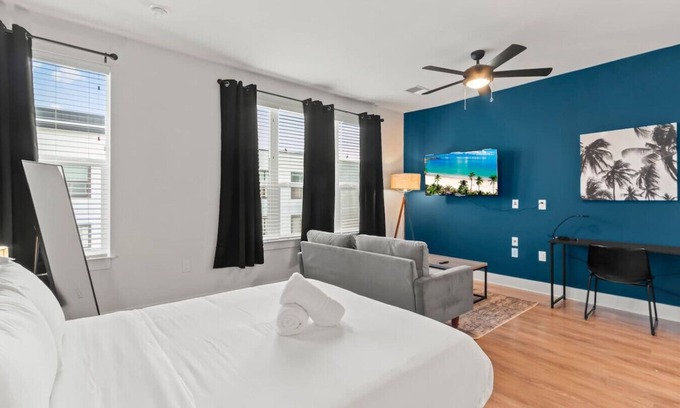 North Hyde Park Apartment | Stunning Studio | Pool & Gym | Raymond James!
