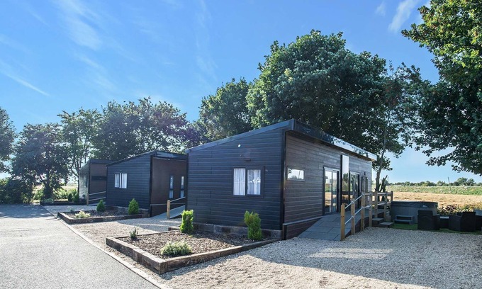 Lincoln Apartment | Stunning two bed lodge with hot tub