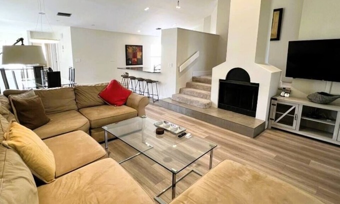 Ventura House | Stunning Ventura Condo