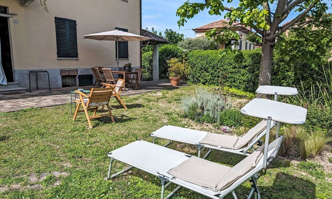 Montegrosso dʼAsti House | Stunning villa for 4 guests with WIFI and terrace