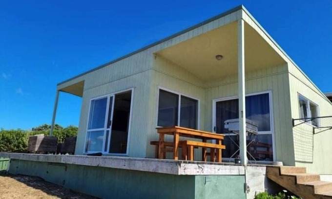 Karkari Peninsula House | Stunning views of the bay - 2 min to the beach!