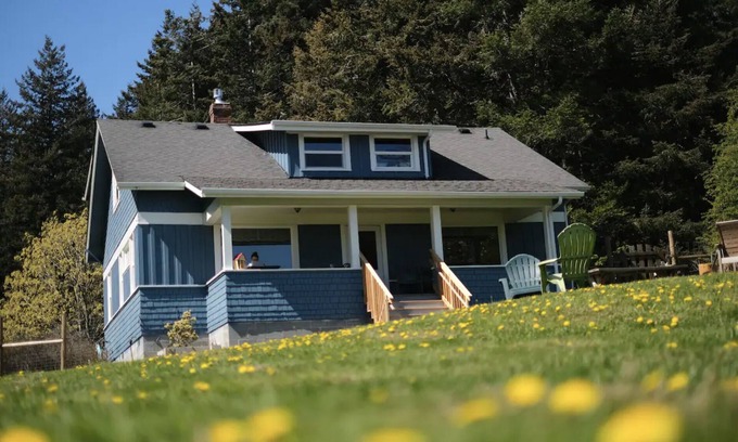 Eastsound House | Stunning views, 6-Bedroom Farmhouse with beach access and mooring
