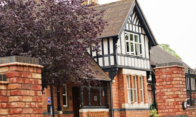 Callow End House | Stunning views of the Malvern Hills Sleeps max 16 With Optional Hot Tub