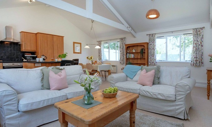 Liverton House | Stunning villa for 4 guests with pool, WIFI