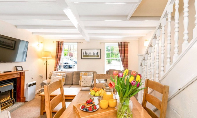 Thirsk House | Stunning villa for 6 people with pool, hot tub, WIFI, terrace and parking