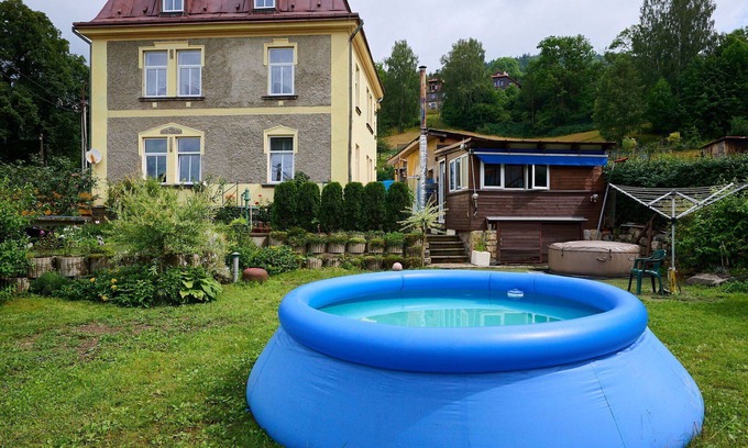 Desna Villa | Stunning villa for 4 guests with WIFI, pool and TV