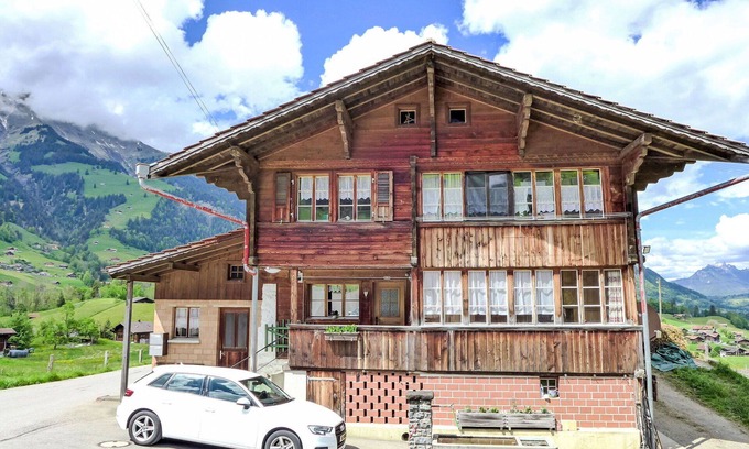 Frutigen Villa | Stunning villa for 3 people with WIFI, TV, pets allowed and panoramic view