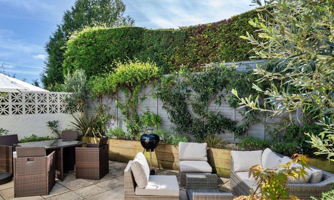 Stoke Gabriel House | Stunning villa for 4 guests with WIFI and pets allowed