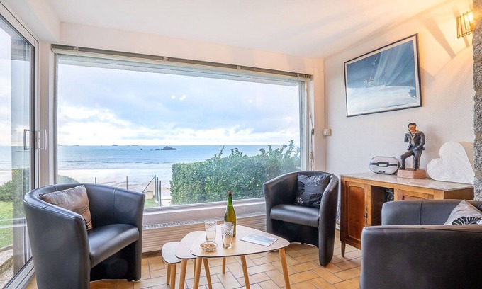 Saint-Ideuc House | Stunning villa for 6 people with WIFI, TV and terrace