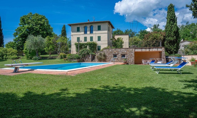 Pistoia Villa | Stunning villa for 8 guests with WIFI, private pool, TV and pets allowed
