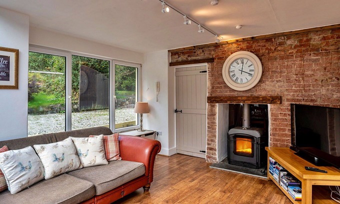 East Portlemouth House | Stunning villa for 10 guests with WIFI and pets allowed
