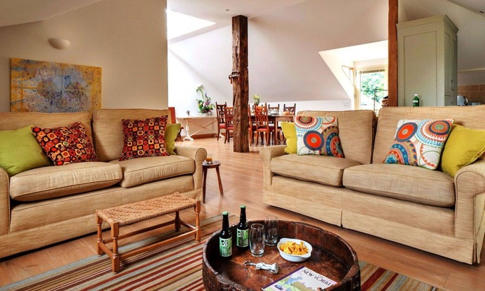 Kingham House | Stunning villa for 4 people with WIFI, pool and parking