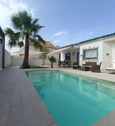 Aguadulce Villa | Stunning Villa in Aguadulce, Almería Private Pool 400 sqm area 800m Beach