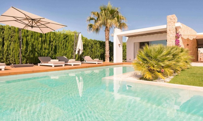 Cala Comte Villa | Stunning villa with modern appliances