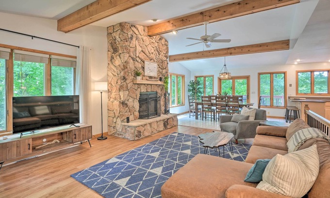 Putnam House | Stunning Waterfront Home w/ Fireplace & Grill
