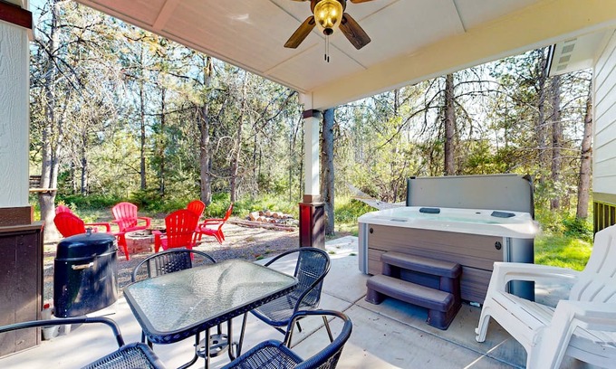 Fir Grove Estates House | Stunning wilderness retreat with firepit, hammock, AC, & W/D