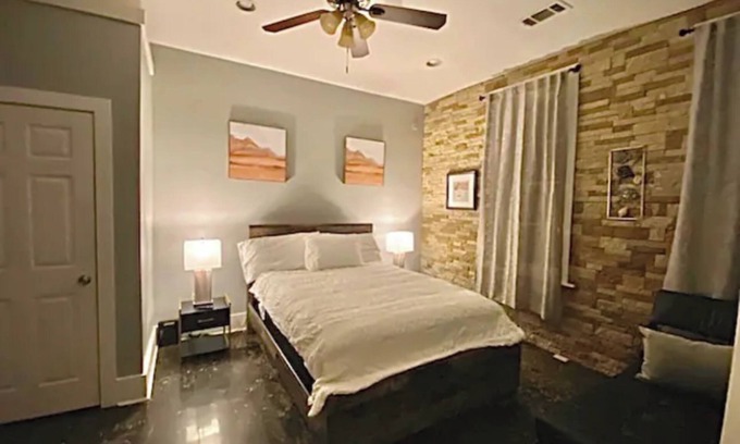 Jackson House | Stylish 1 bedroom studio with kitchenette