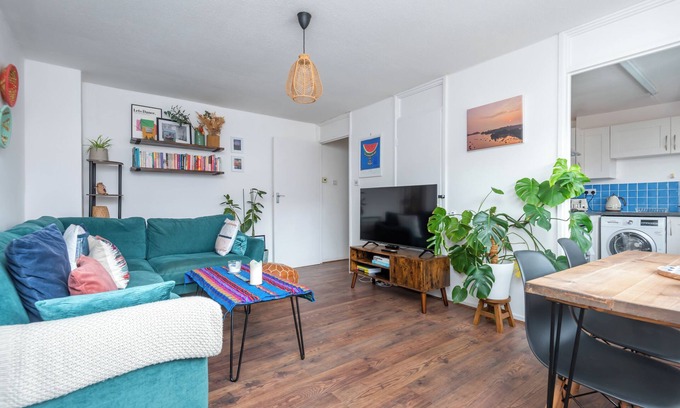 Forest Hill Apartment | Stylish 1BD with Sunny Terrace, Honor Oak Park