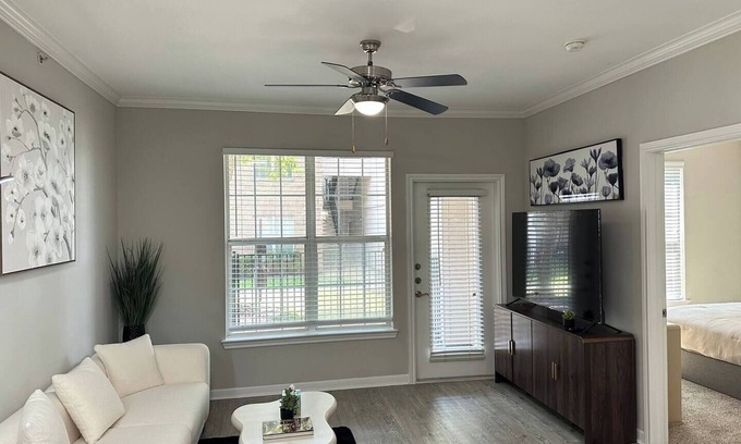 Egypt Apartment | Stylish 1BR in Magnolia Easy Access to Woodlands