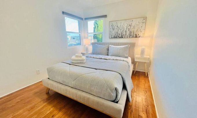 Kensington House | Stylish 1Br Retreat w/Garage AC Close 2 Everything