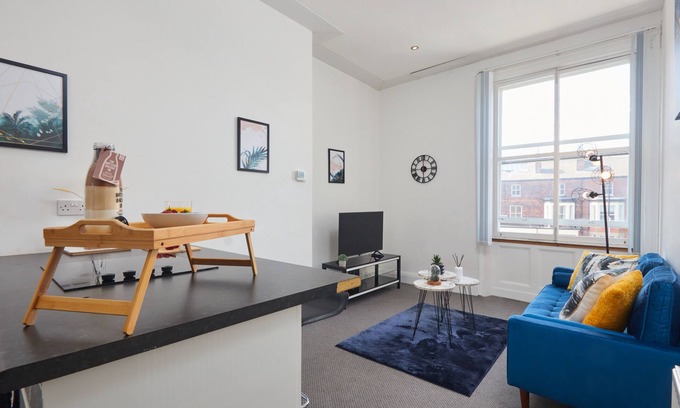 Leeds Apartment | Stylish 2 Bed Apt. Leeds Centre with FREE Parking - Contact us for better rates!
